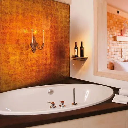 فندق Yachthotel Helvetia Spa- Und Wellnessdomizil لينداو