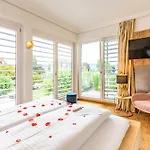 Yachthotel Helvetia Spa- Und Wellnessdomizil לינדאו