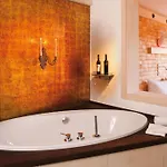 מלון Yachthotel Helvetia Spa- Und Wellnessdomizil לינדאו
