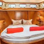 Yachthotel Helvetia Spa- Und Wellnessdomizil מלון