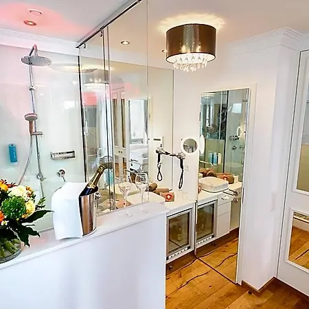 ホテル Yachthotel Helvetia Spa- Und Wellnessdomizil リンダウ