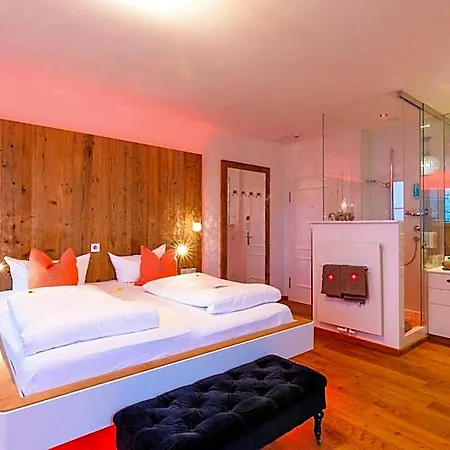 Отель Yachthotel Helvetia Spa- Und Wellnessdomizil Линдау