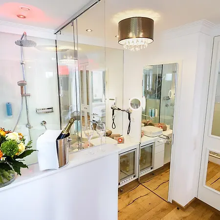 Yachthotel Helvetia Spa- Und Wellnessdomizil ホテル リンダウ